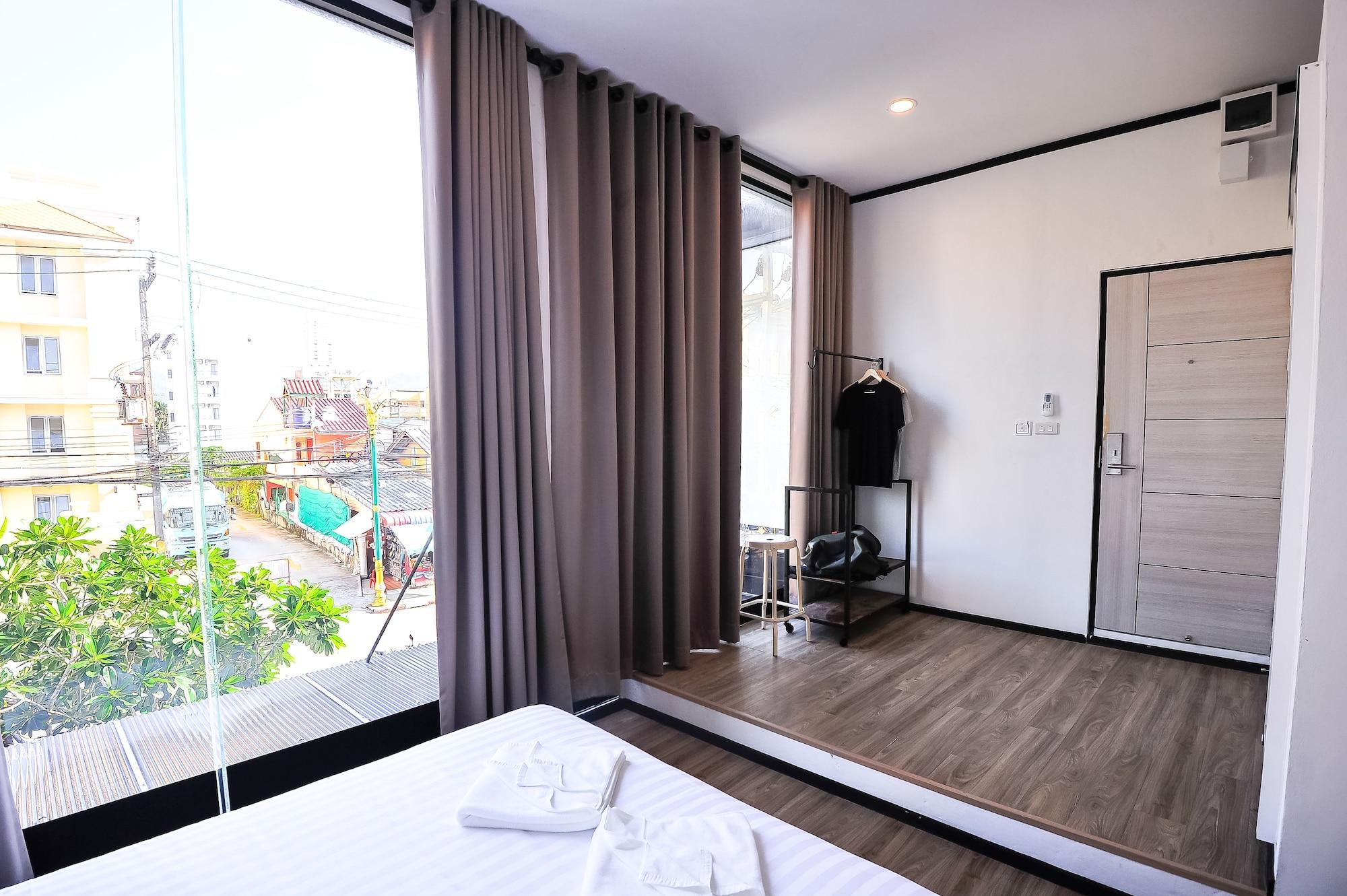 Glur Phuket Patong Beach Экстерьер фото