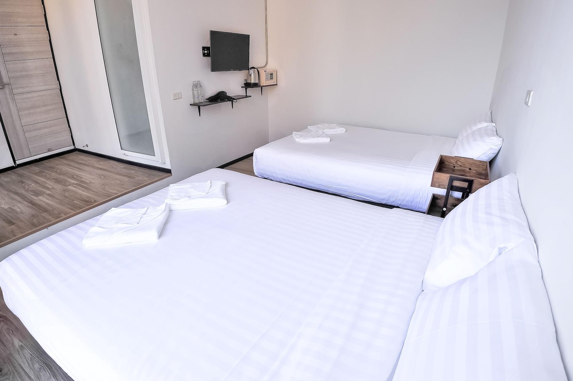 Glur Phuket Patong Beach Экстерьер фото
