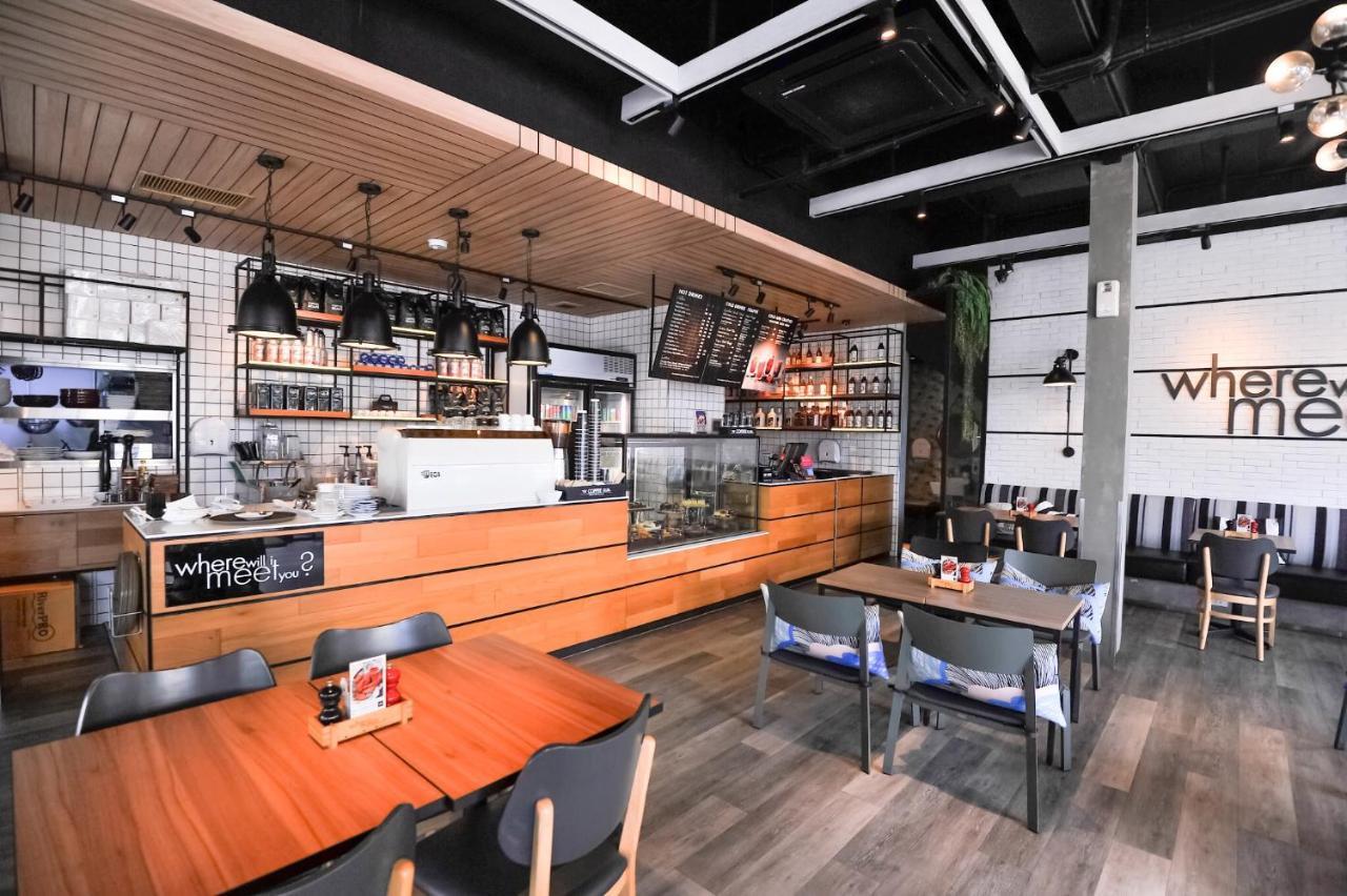 Glur Phuket Patong Beach Экстерьер фото